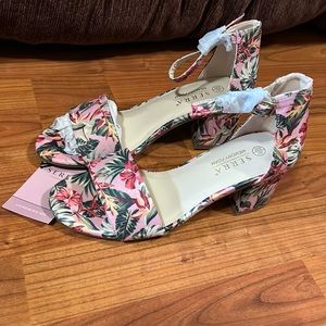 NWT! Serra Floral Block Heels